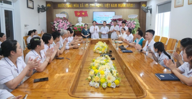 Thưởng nóng kíp cấp cứu cứu sống bé 37 tháng tuổi ngừng tuần hoàn do đuối nước